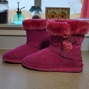 LAMO Pink Furry w/ Buckles  7 1/2